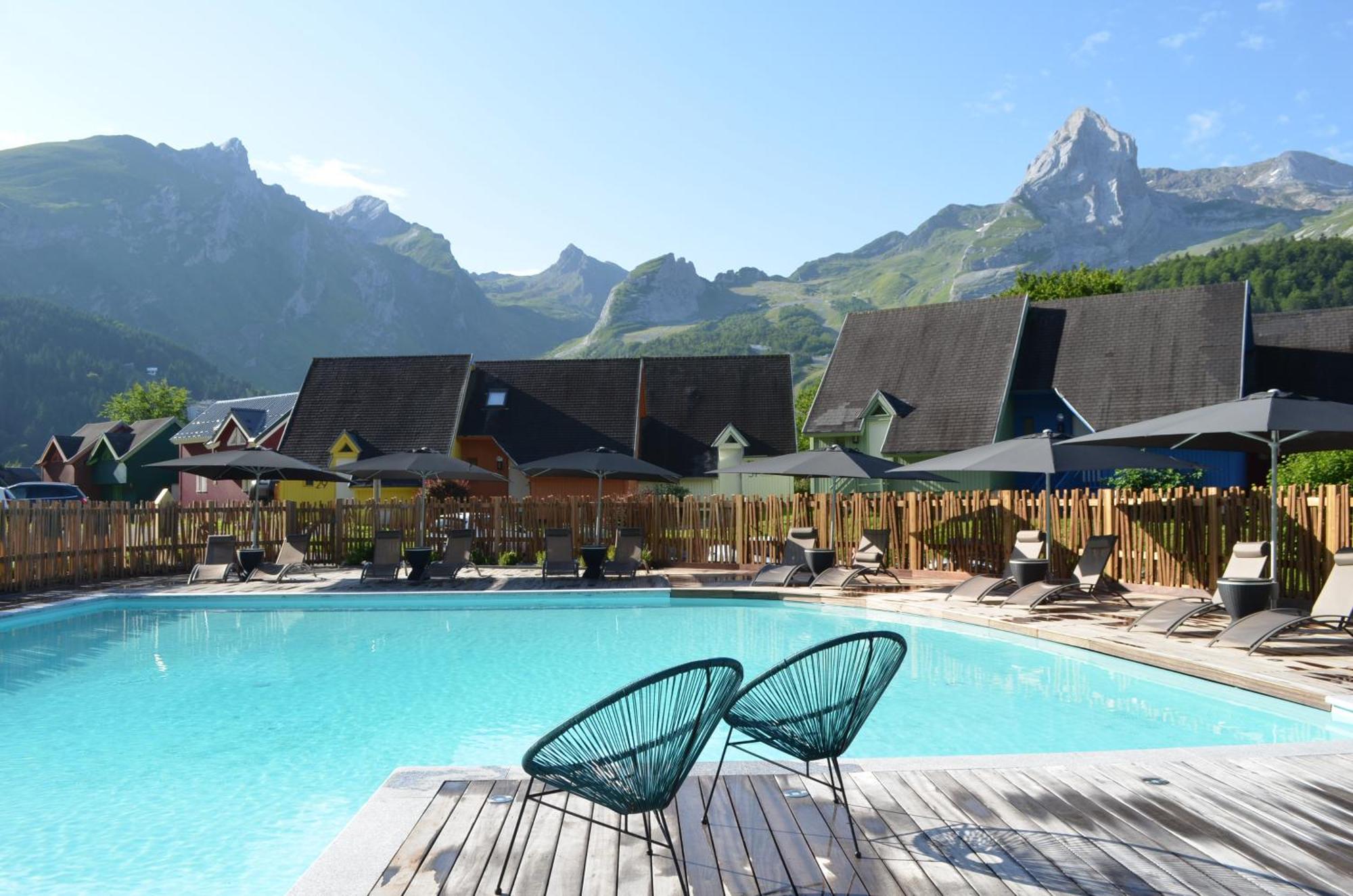 ISKÖ BaseCamp&Hôtel Gourette Buitenkant foto